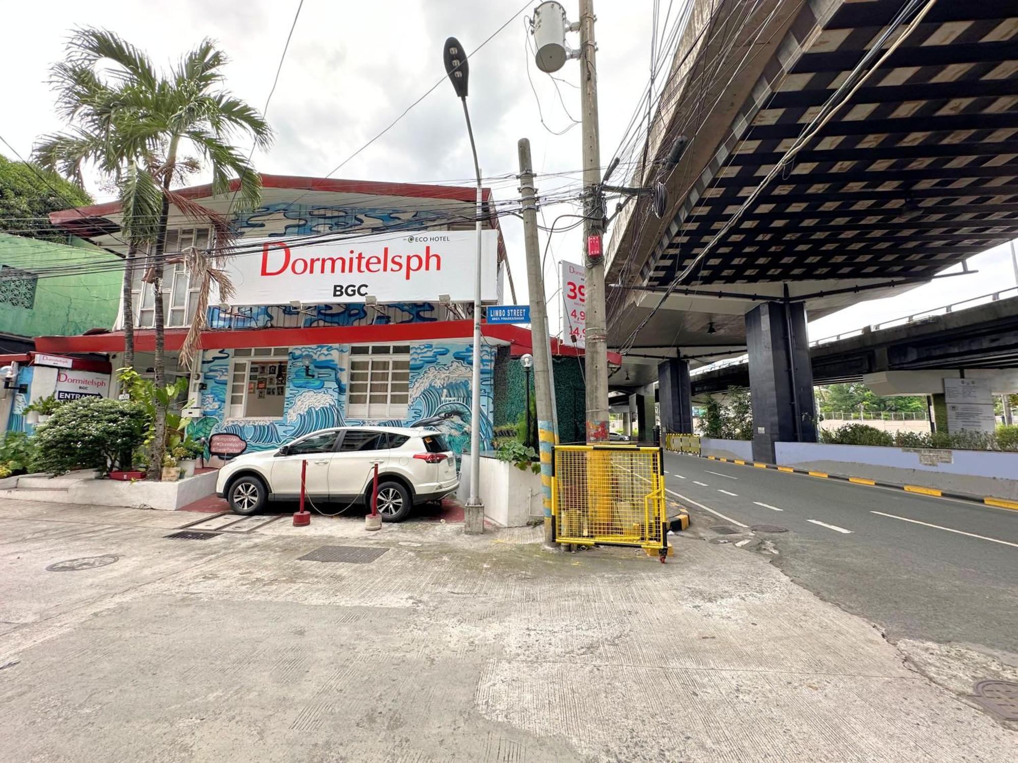 Dormitelsph Bgc Hotel Makati City Exterior photo